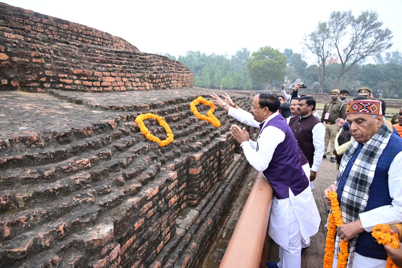 पिपरहवा स्तूप से महोत्सव मंच तक—उपमुख्यमंत्री केशव प्रसाद मौर्य का सिद्धार्थनगर दौरा विकास संदेशों से रहा भरपूर