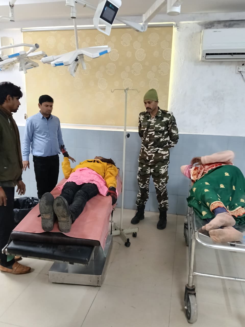 43वीं वाहिनी सशस्त्र सीमा बल सिद्धार्थनगर के जवानों ने सड़क दुर्घटना में घायल व्यक्तियों को सुरक्षित अस्पताल पहुचाया