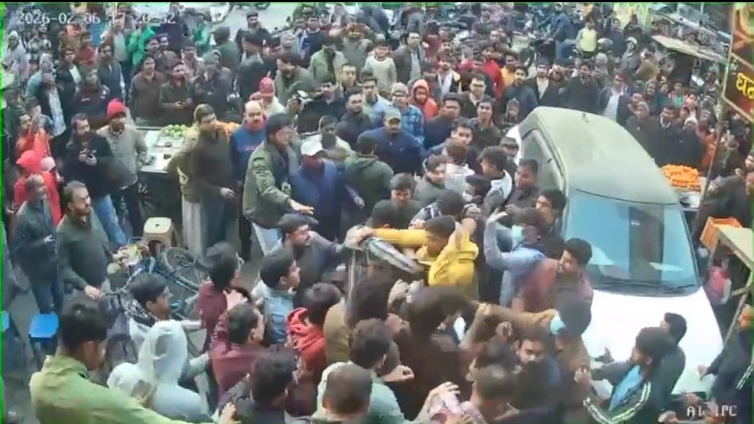मेडिकल कॉलेज के छात्रों पर मारपीट का आरोप, ज्वेलर्स की दुकान पर हंगामे से नगर में तनाव