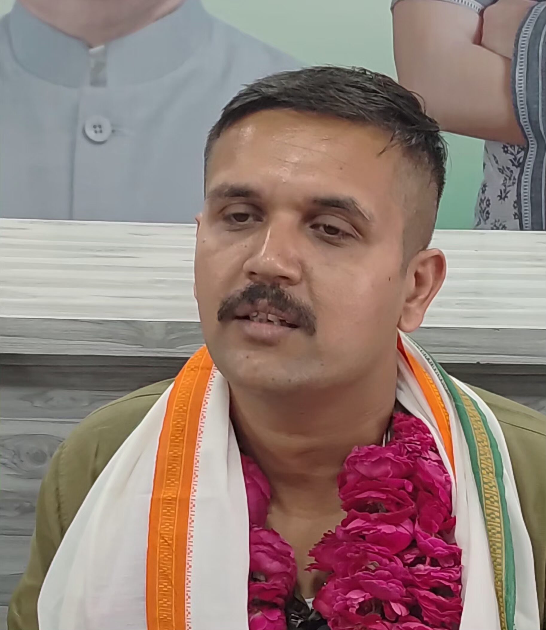 आधा दर्जन लोगों ने कांग्रेस का थामा दामन