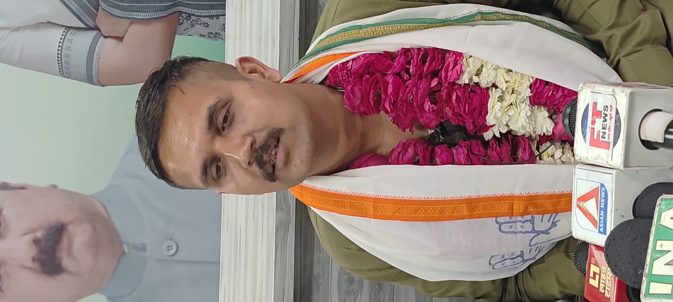आधा दर्जन लोगों ने कांग्रेस का थामा दामन
