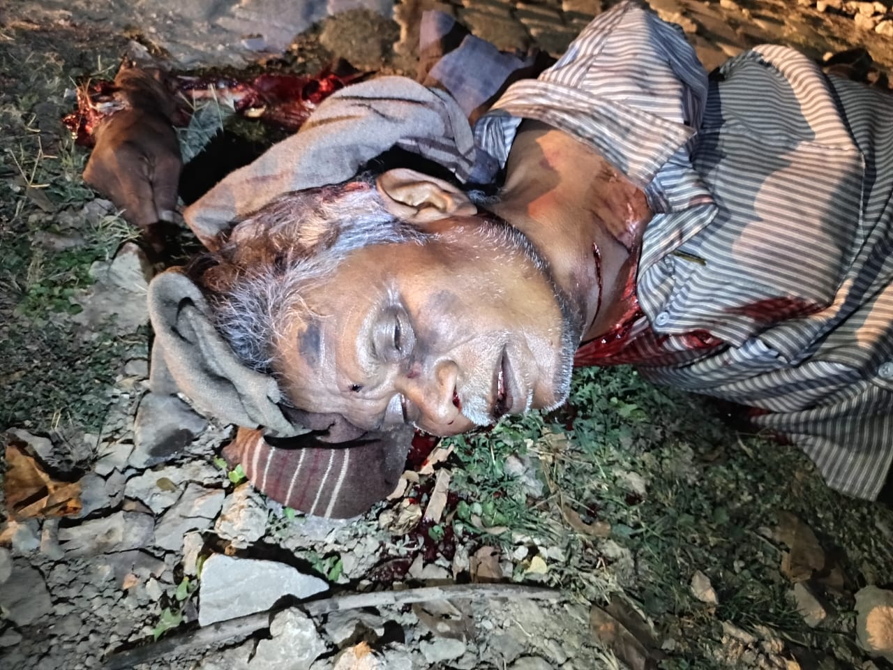 रायबरेली गदागंज थाना क्षेत्र के जलालपुर धई रेलवे स्टेशन के पास एक दर्दनाक हादसा सामने आया, जहां कानपुर की ओर जा रही पैसेंजर ट्रेन की चपेट में आने से एक व्यक्ति की मौके पर ही मौत हो गई।