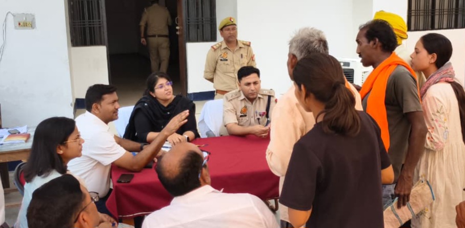 _*डीएम-एसपी ने थाना दिवस पर सुनी लोगों की शिकायतें*_ जनसमस्याओं के त्वरित निस्तारण के दिए निर्देश*