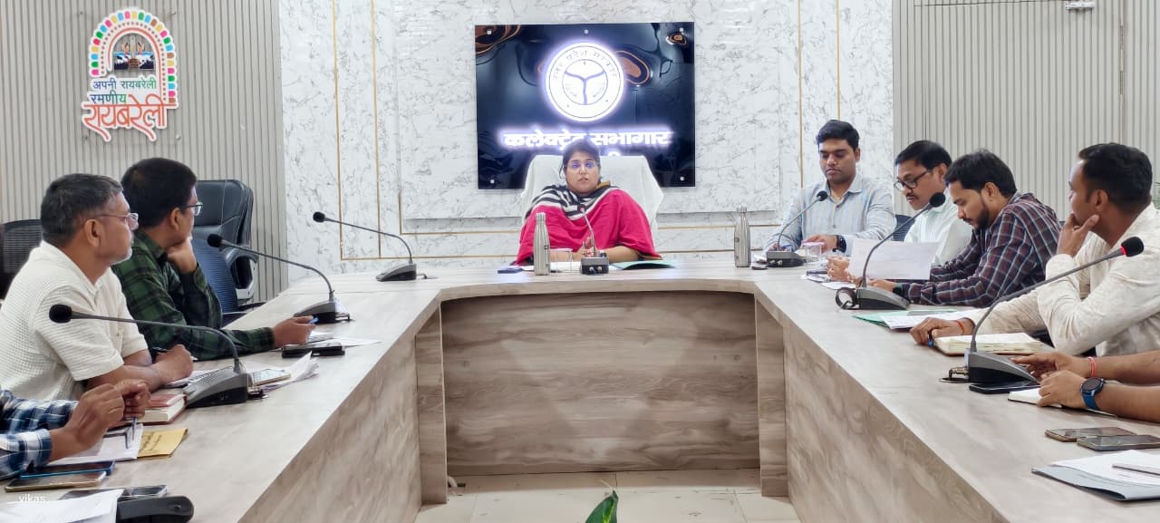 _*डीएम की अध्यक्षता में जनपद में विद्युत आपूर्ति व स्मार्ट मीटर शिकायतों के निराकरण हेतु बैठक सम्पन्न*_