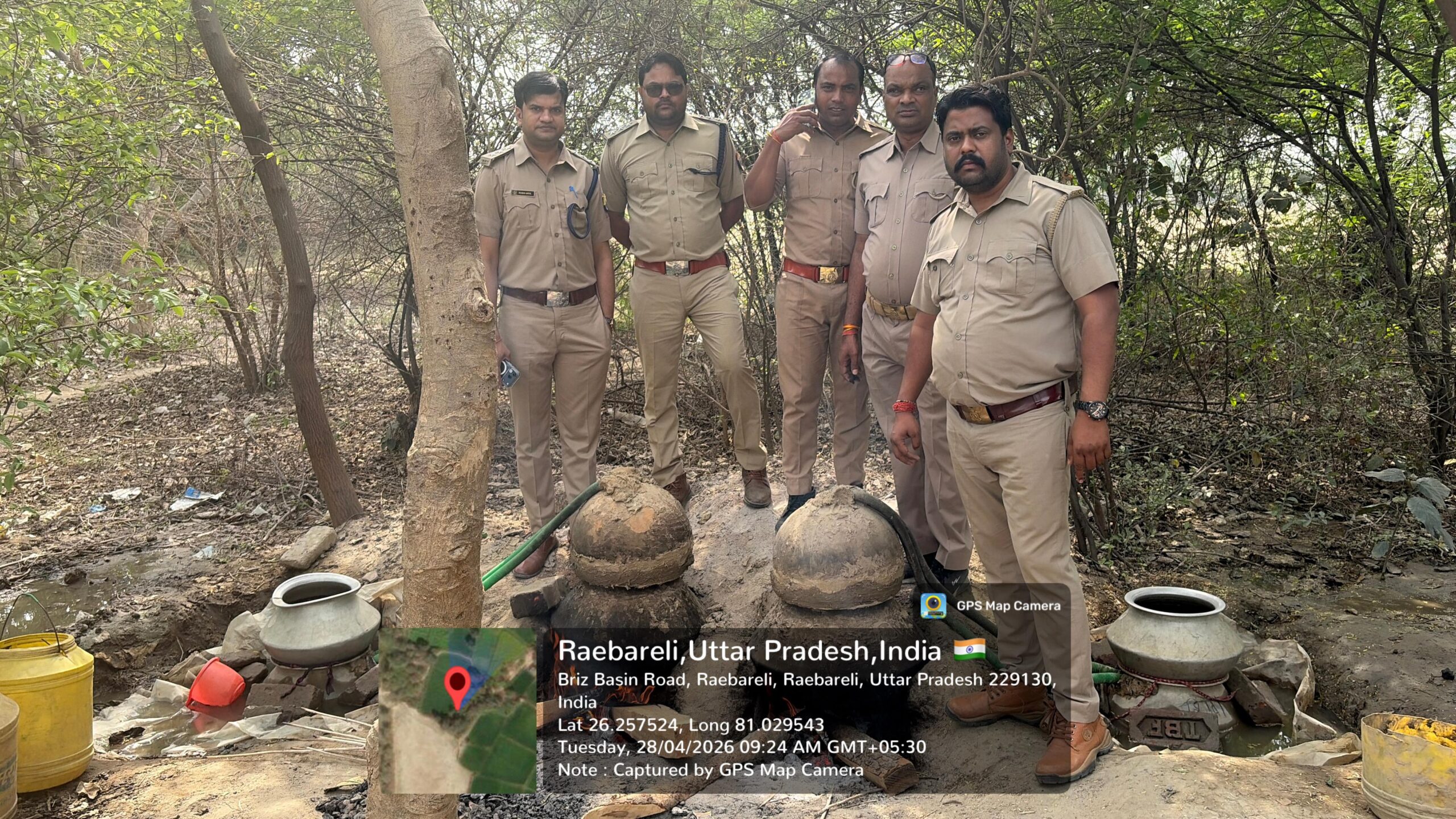 *दबिश के दौरान 40 लीटर अवैध कच्ची शराब बरामद व लगभग 300 किलोग्राम लहन मौके पर नष्ट, 03 अभियोग पंजीकृत* 