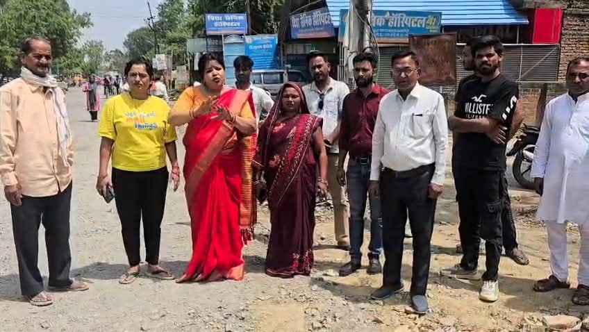 रायबरेली में 9 करोड़ की सड़क पर घोटाले का आरोप! मानक विहीन निर्माण के खिलाफ सड़कों पर उतरे लोग, ठेकेदार की मनमानी पर फूटा गुस्सा