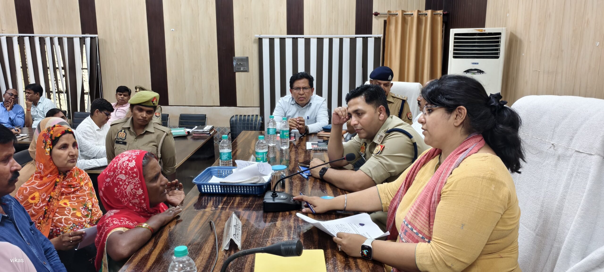 *डीएम-एसपी ने तहसील सलोन में सम्पूर्ण समाधान दिवस में फरियादियों की सुनी समस्याएं* *शिकायतों का समयबद्ध व गुणवत्तापूर्ण से निस्तारण कराए अधिकारी – डीएम*_ *सम्पूर्ण समाधान दिवस में कुल 55 शिकायतें आयी, 15 मौके पर हुआ निस्तारण*_