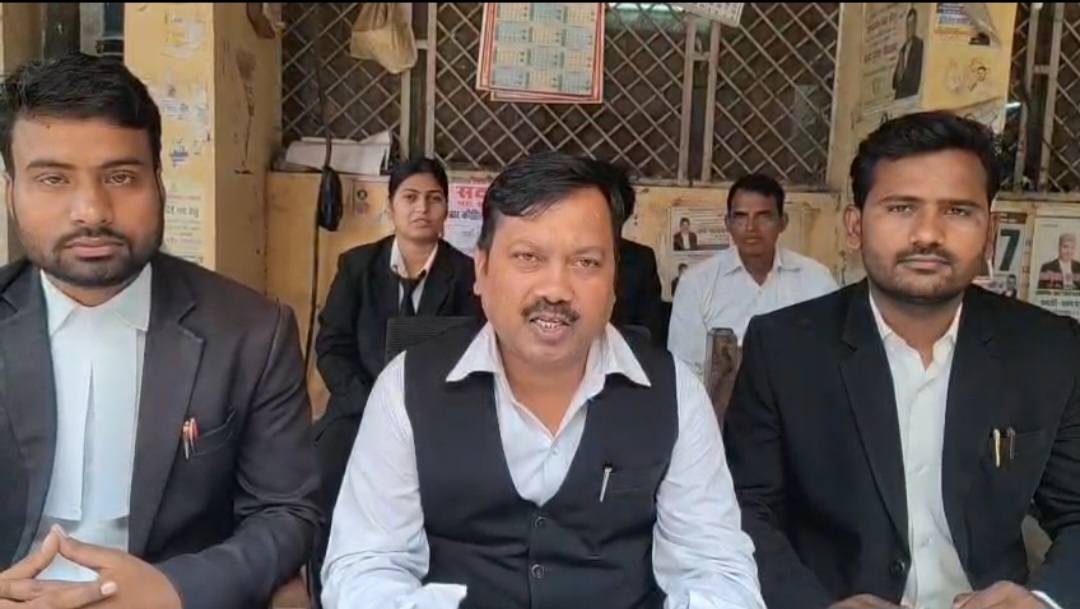उत्तर प्रदेश सरकार द्वारा चलाए जा रहे ऑपरेशन केन्वक्शन के तहत न्यायालय श्री मान ADJ 8th रायबरेली श्री अभिषेक कुमार सिन्हा ने मुकदमा अपराध संख्या 453/19 थाना डीह राज्य बनाम नीरज यादव के मामले मे अभियुक्त नीरज को अन्तर्गत धारा 376,506 ipc में दोषी पाए जाने पर दिनांक 04/05/26 को 10 वर्ष का कारावास व 12 हजार रुपये अर्थदंड से दण्डित करते हुए जिला कारागार रायबरेली भेज दिया