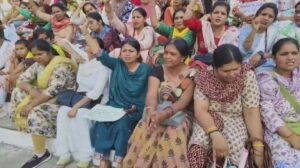 11 वर्षों से घर से दूर महिला शिक्षिकाओं का फूटा दर्द 7 Screenshot 20260511 192953